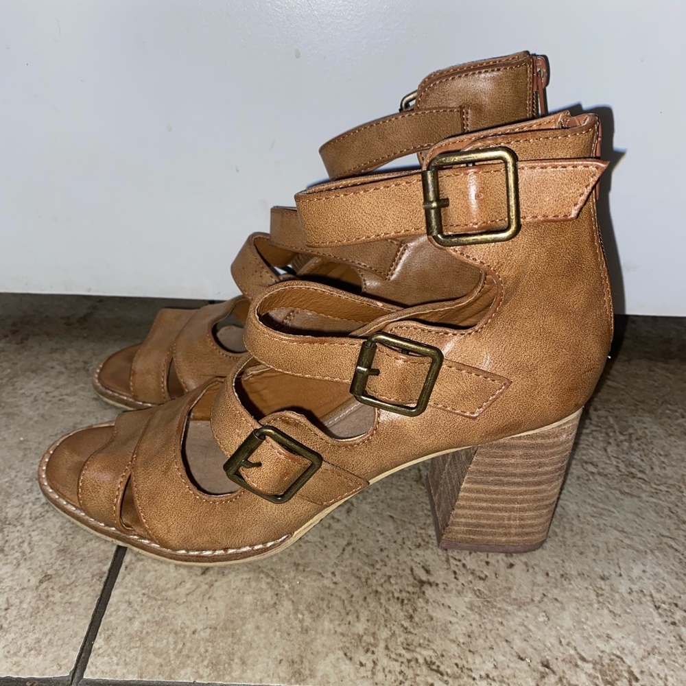 Size 7 tan Beast Fashion chunky heels